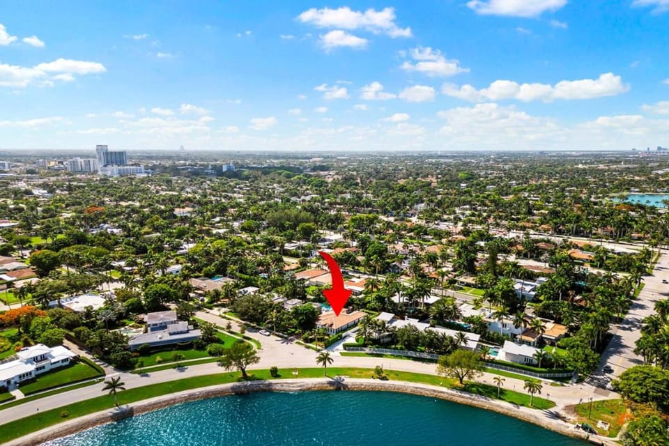Property building, Neighbourhood, Natural landscape, Bird's eye view, Location