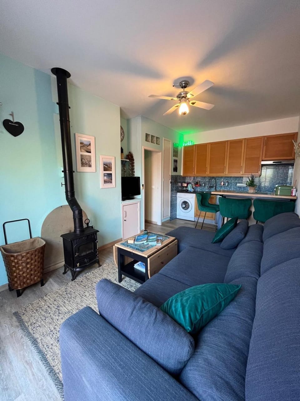 Kitchen or kitchenette, Living room, Dining area, pet friendly, stove