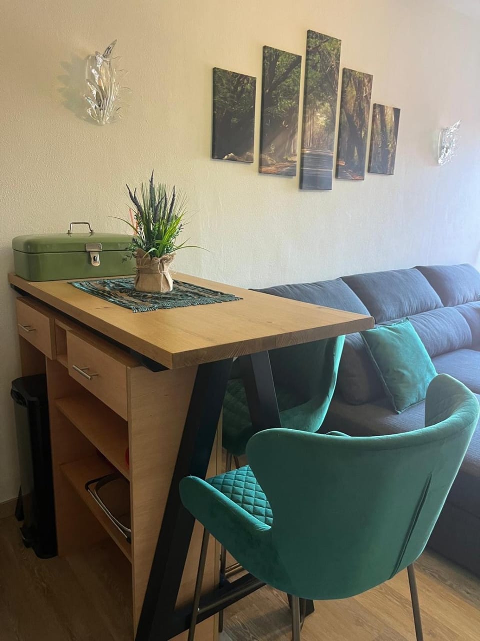Living room, Dining area