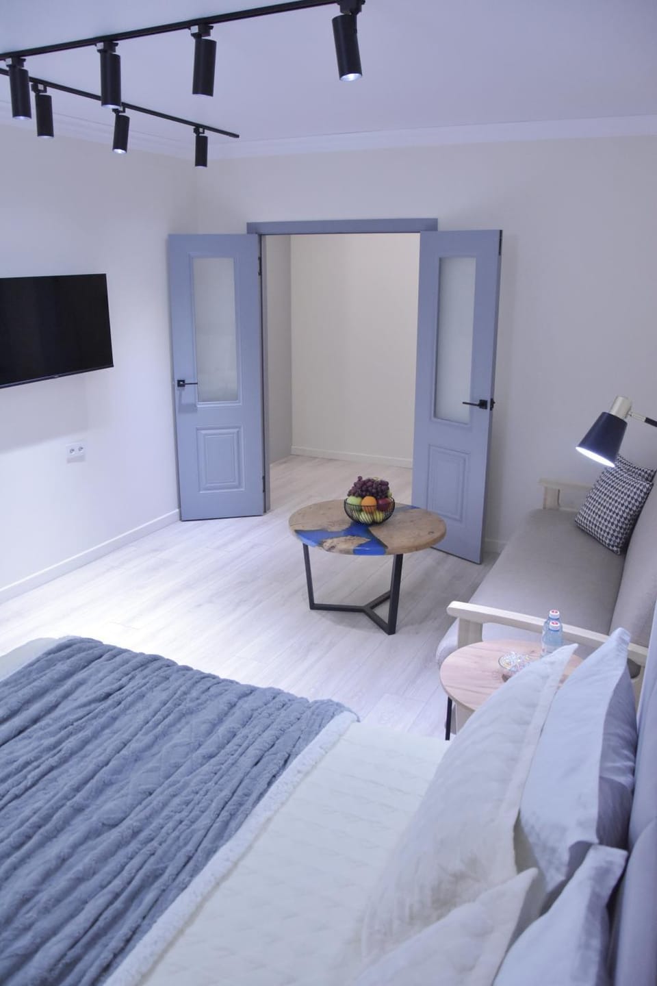 Bed, TV and multimedia