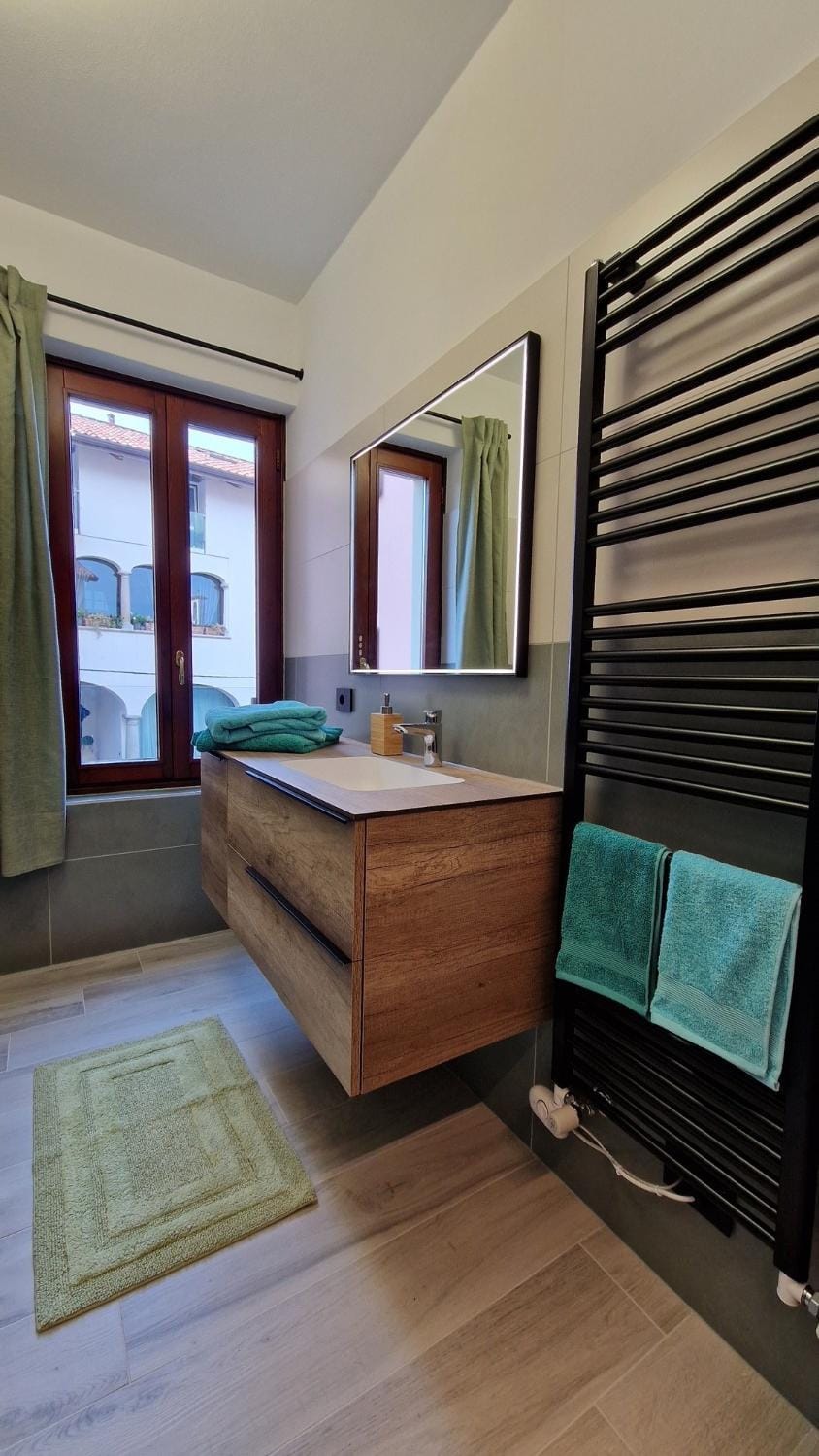 Bathroom, towels