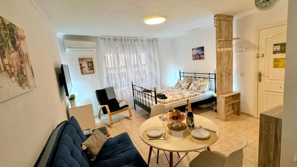 Estudio moderno 100 metros de la playa Apartment in Torrevieja