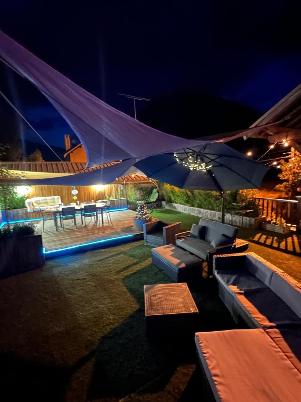 Balcony/Terrace, Entertainment