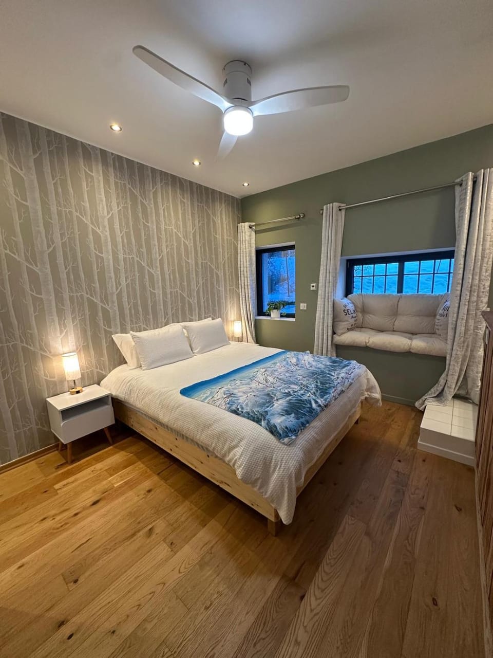 Bed, Photo of the whole room, Bedroom