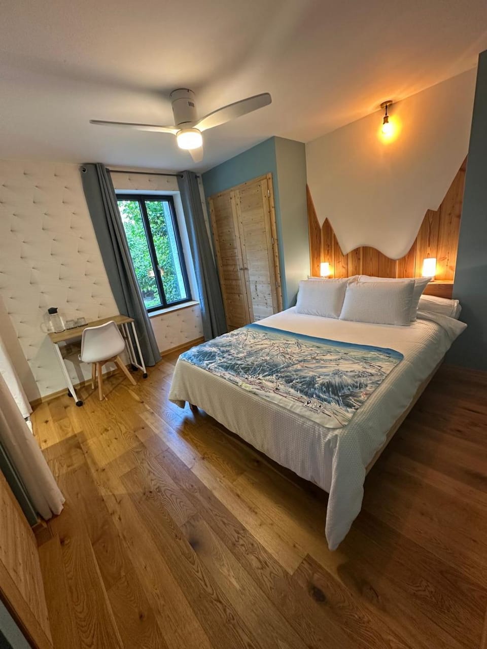 Bed, Photo of the whole room, Bedroom