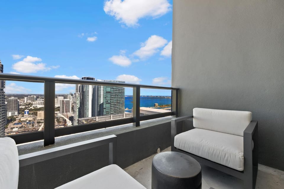 Balcony/Terrace, Seating area, City view, Sea view