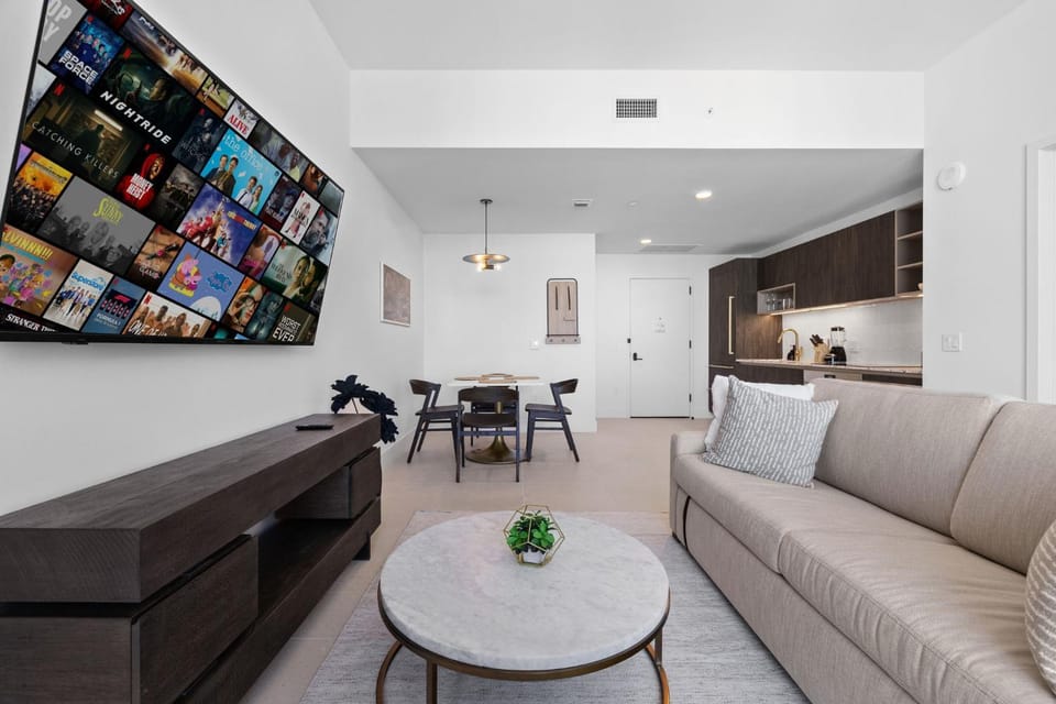 TV and multimedia, Living room, Seating area, Dining area