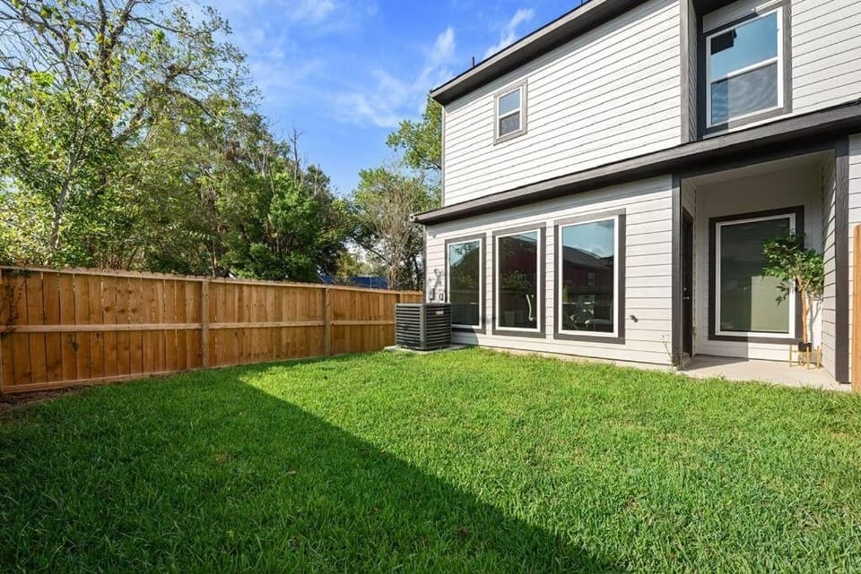 Modern 2024 Townhome with Indoor Hoops Huge TVs and Gray Chic Design House in Harris County
