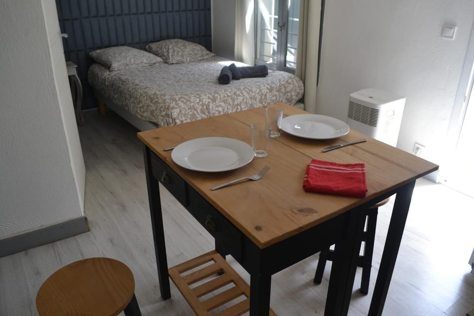 Studio5 proche Quai Rouget Apartment in L'Isle-sur-la-Sorgue