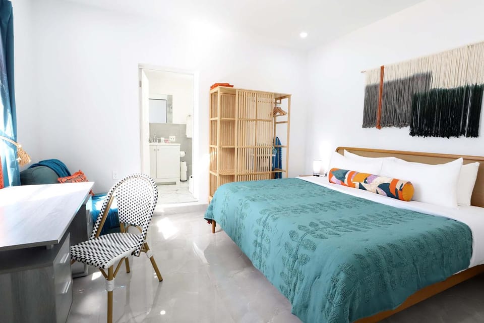 Bed, Photo of the whole room, Seating area, Bedroom, wardrobe