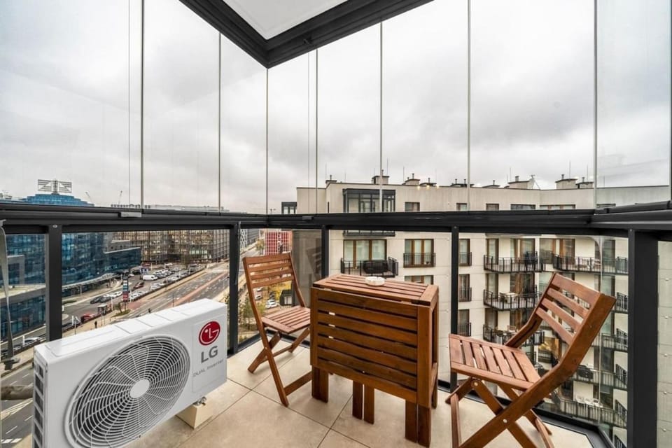 Warsaw Domaniewska Apartment - Balcony, AC - by Rentujemy Apartment in Warsaw