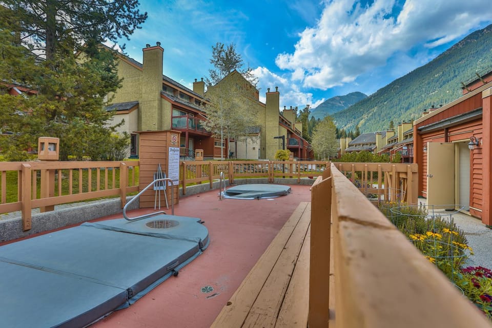 Day, Hot Tub
