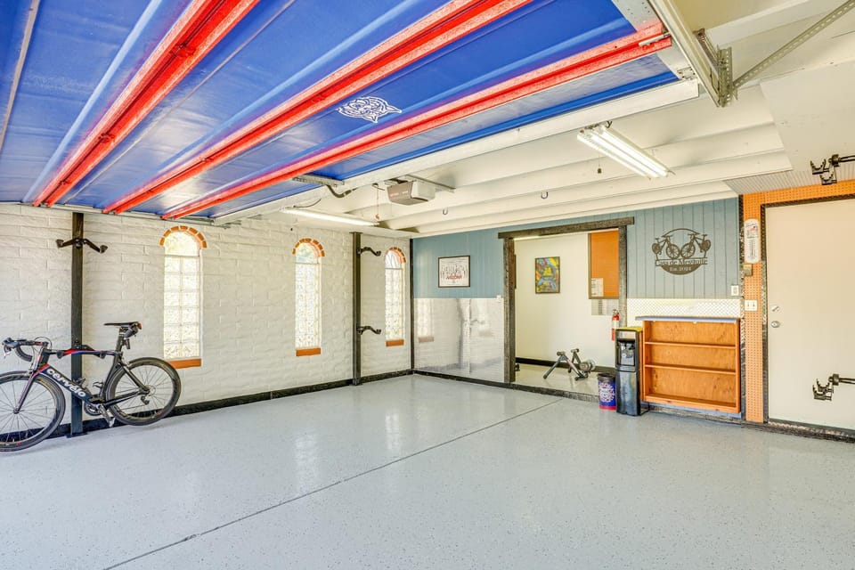 Cyclists' Haven: Southwestern-Style Home in Tucson House in Tucson