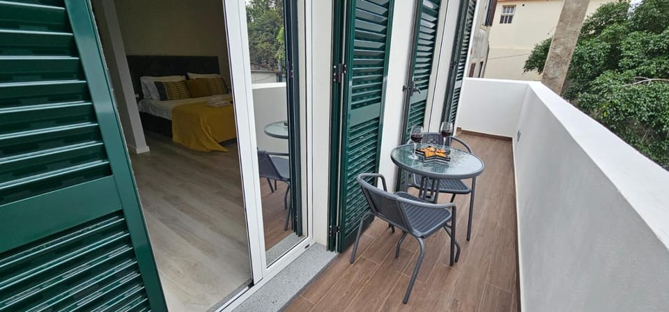 Property building, Patio, Balcony/Terrace, Living room