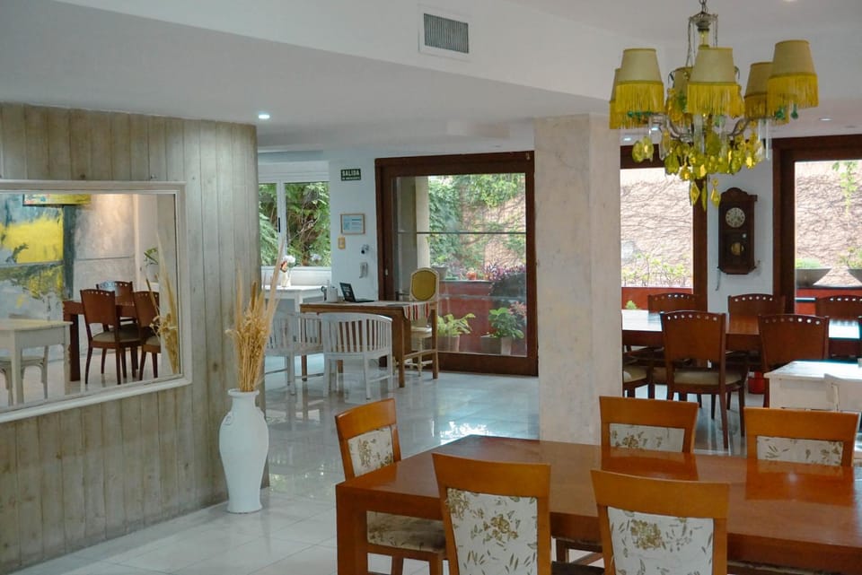 Seating area, Dining area