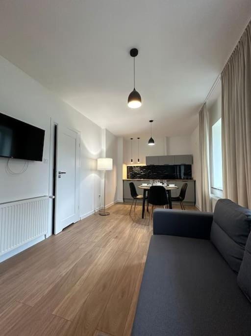Communal lounge/ TV room, TV and multimedia, Living room, Seating area, Dining area, Evening entertainment