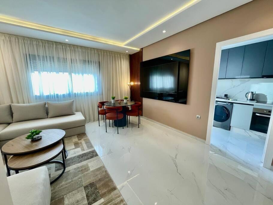 TV and multimedia, Living room, Seating area, Dining area