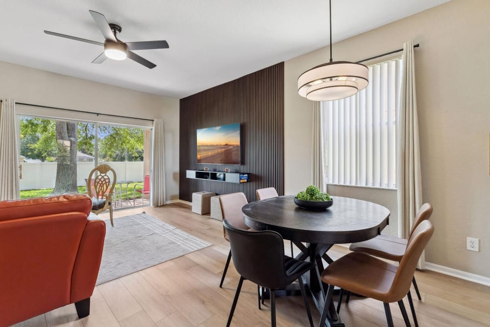 TV and multimedia, Living room, Seating area, Dining area, Evening entertainment