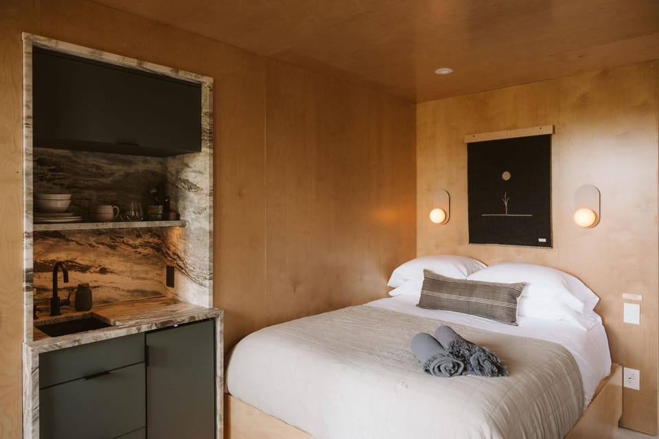 Bed, Kitchen or kitchenette