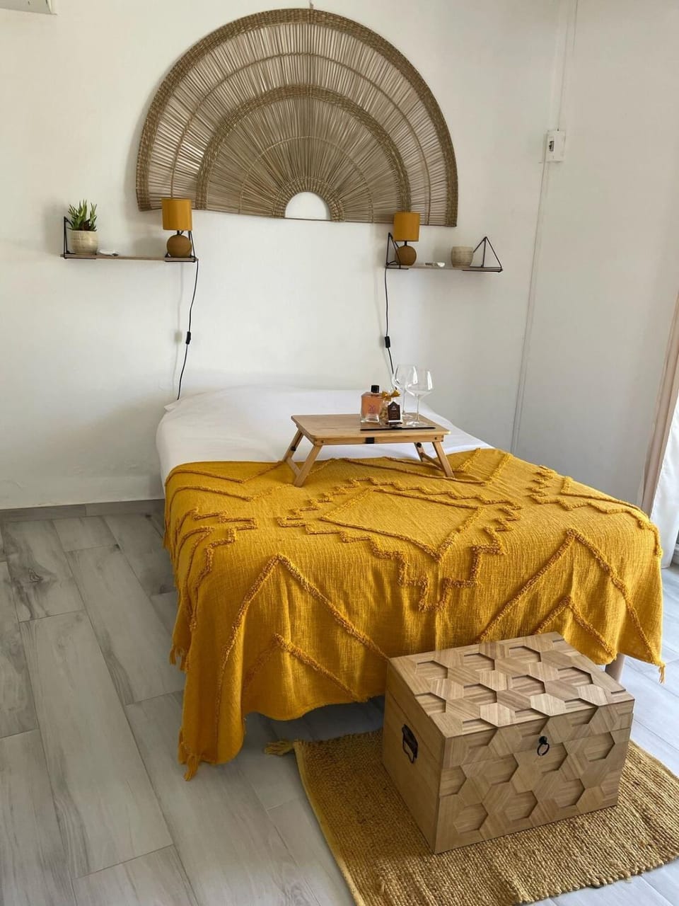Bed, Photo of the whole room, Bedroom, air conditioner