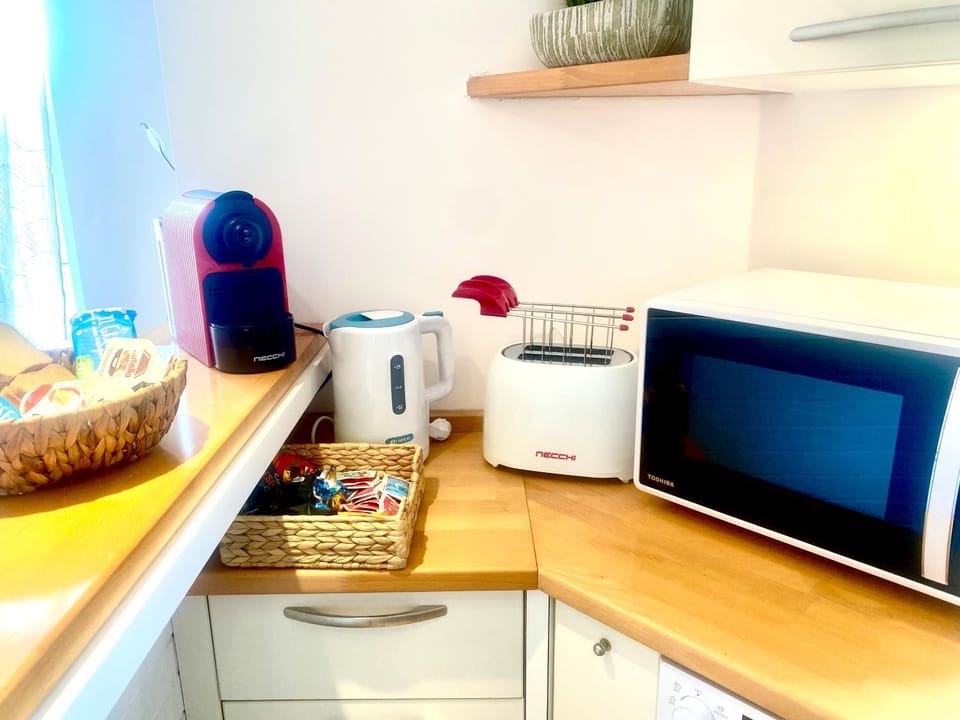 Coffee/tea facilities, Kitchen or kitchenette, toaster