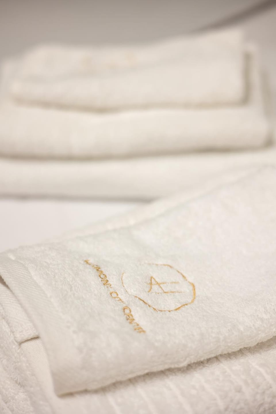 Bed, towels