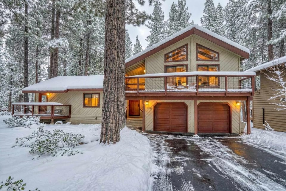 Northstar Family Retreat on Shuttle Line with Deck House in Sierra Nevada