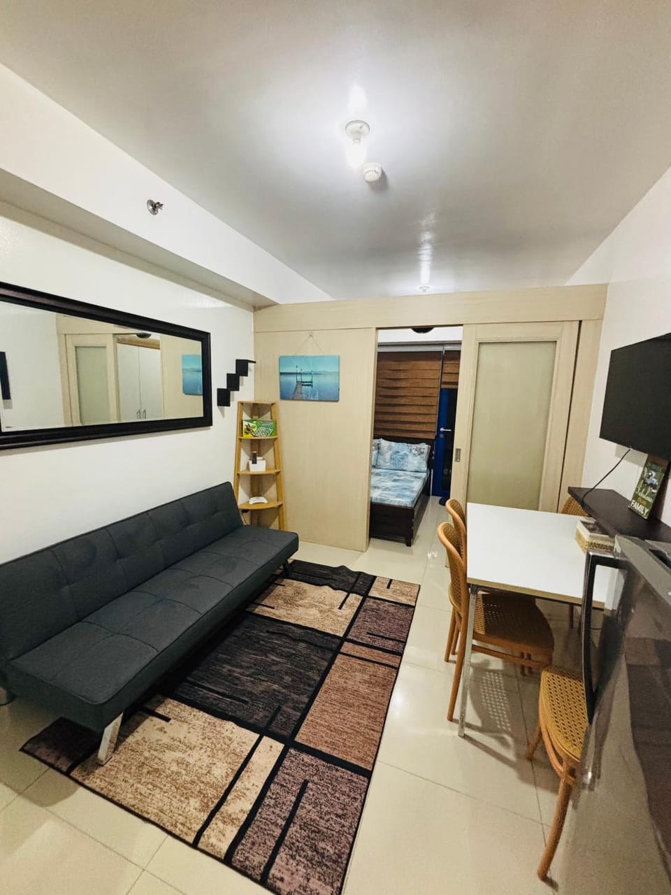 TV and multimedia, Living room, Seating area, Dining area