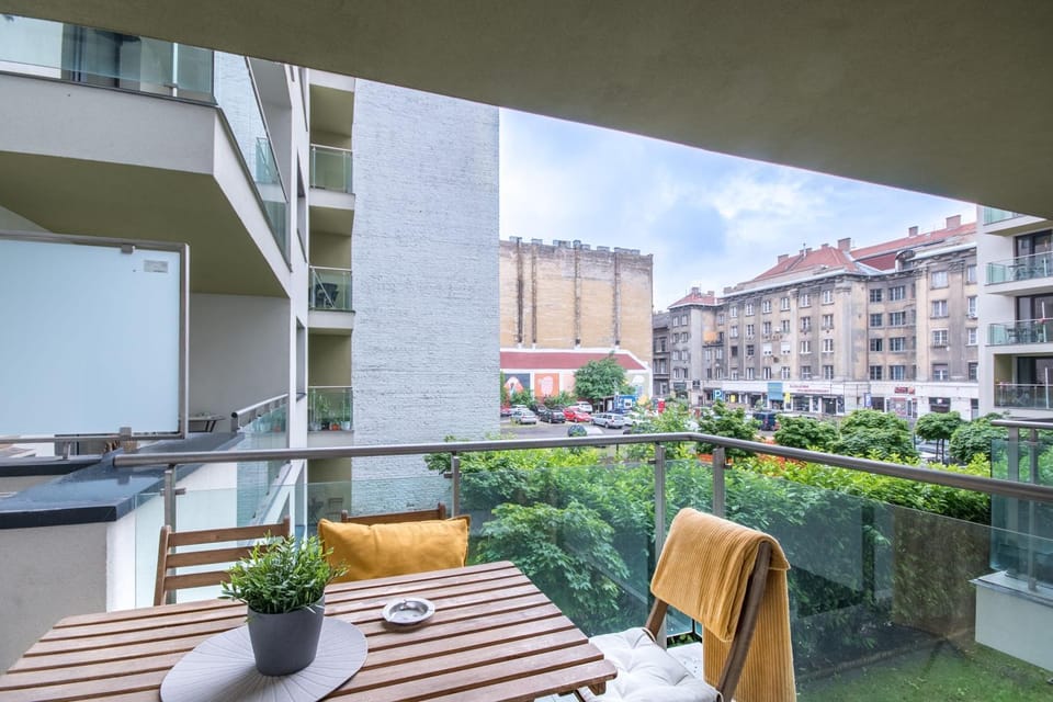 Very Central - Free Parking - Sunny Balcony Apartment in Budapest