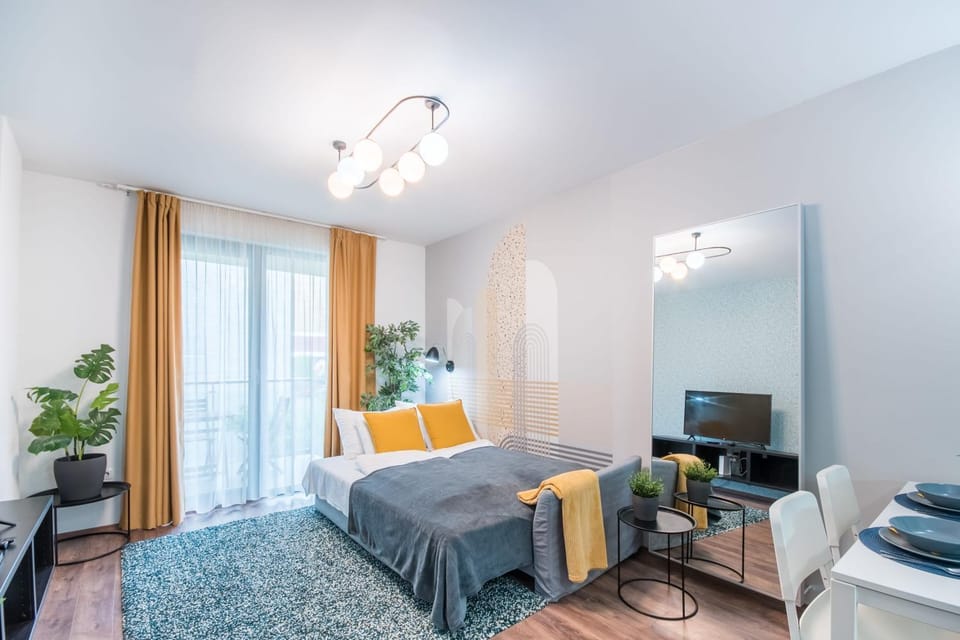 Very Central - Free Parking - Sunny Balcony Apartment in Budapest