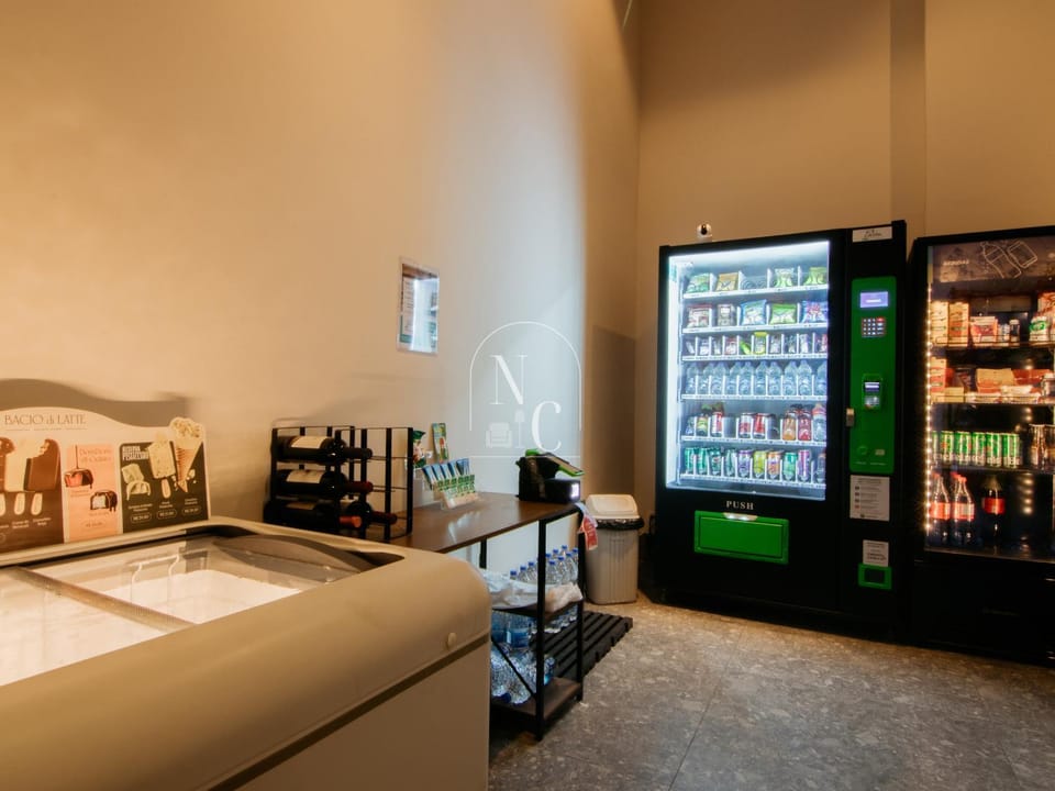 Supermarket/grocery shop