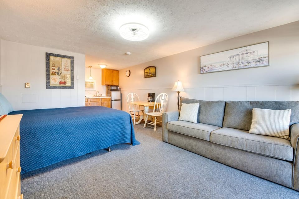 'Beachfront 13' Condo on Old Orchard Beach Apartment in Old Orchard Beach