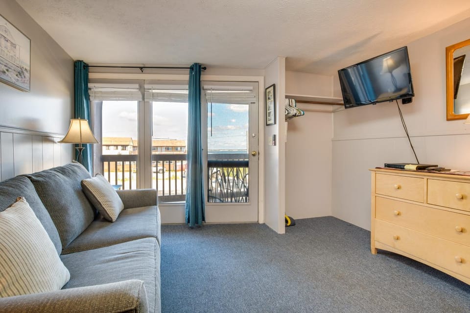 'Beachfront 13' Condo on Old Orchard Beach Apartment in Old Orchard Beach