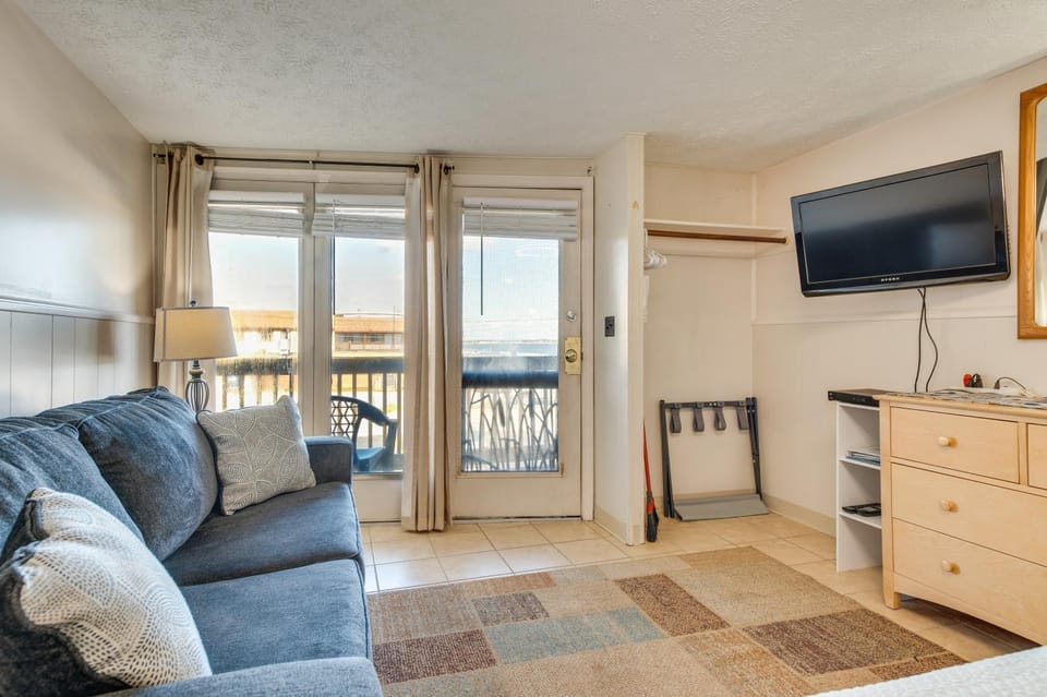 'Beachfront 15' Condo on Old Orchard Beach Apartment in Old Orchard Beach