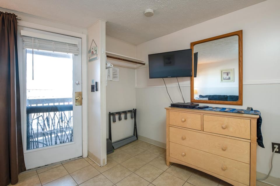 'Beachfront 16' Condo on Old Orchard Beach Apartment in Old Orchard Beach