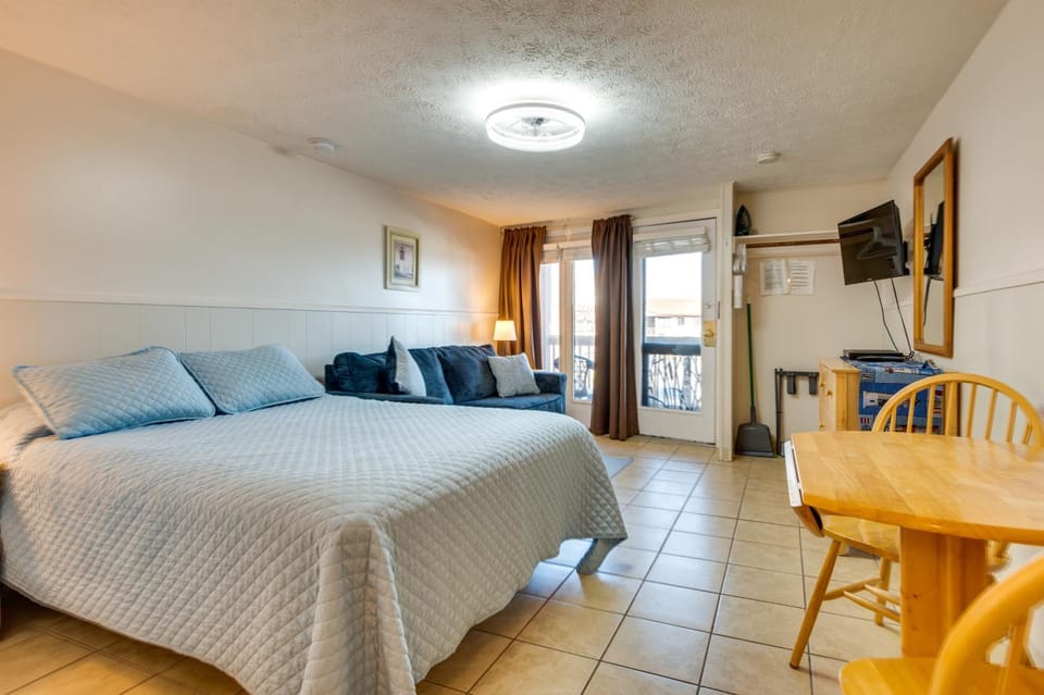 'Beachfront 16' Condo on Old Orchard Beach Apartment in Old Orchard Beach