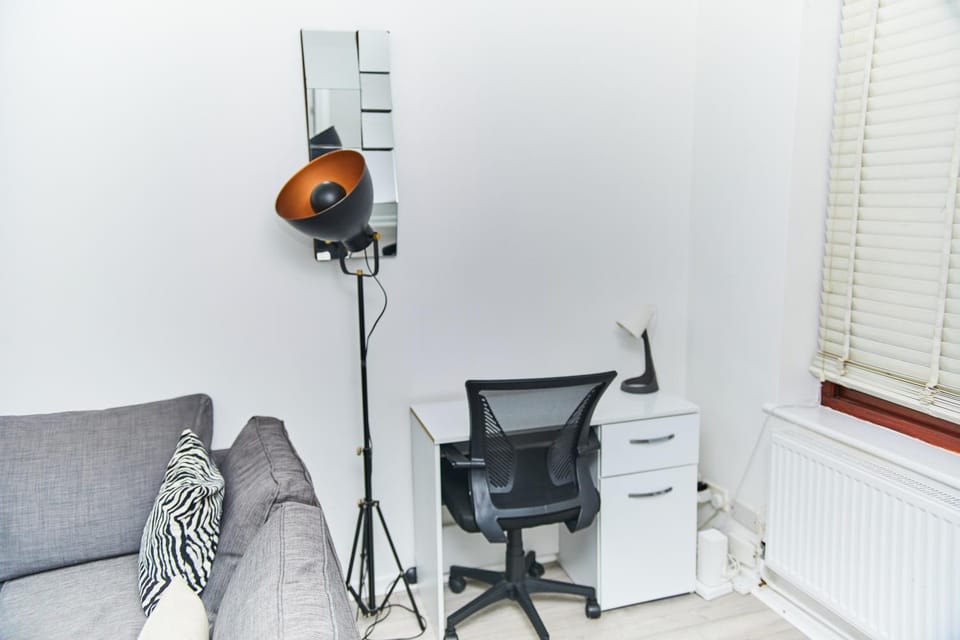Staff, Living room, Seating area