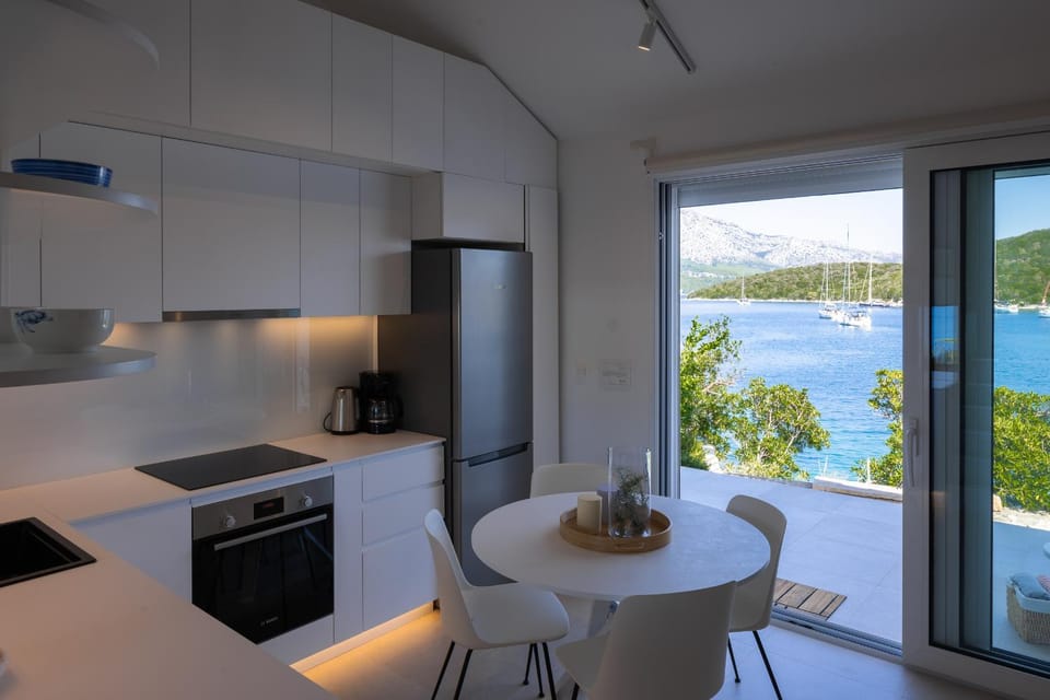 Natural landscape, Kitchen or kitchenette, Dining area, Food, Mountain view, Sea view, oven, stove