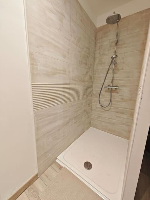 La suite Gaming - Suite 8 personnes Apartment in Wallonia, Belgium