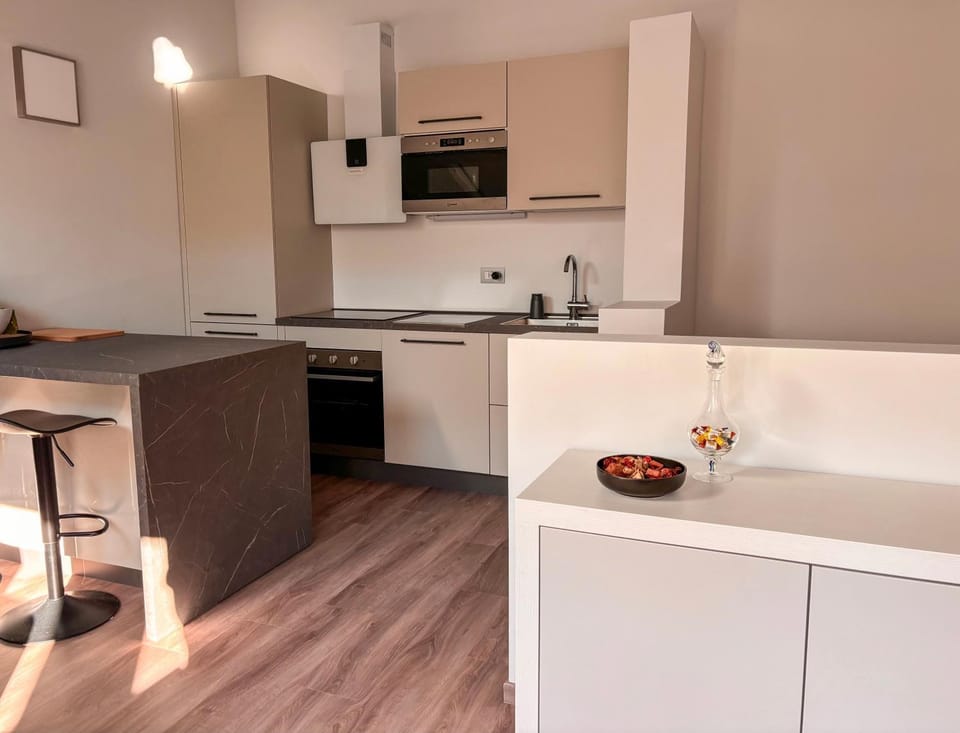 Kitchen or kitchenette, dishwasher