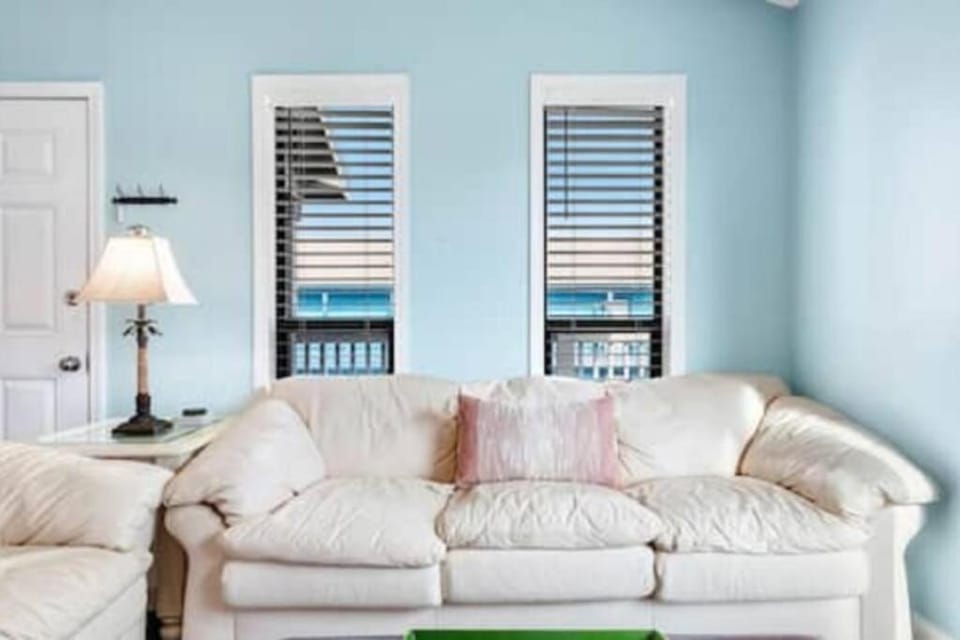 Dog Friendly 2 Bed Condo! Walk To Beach or Lagoon! Apartment in West Beach