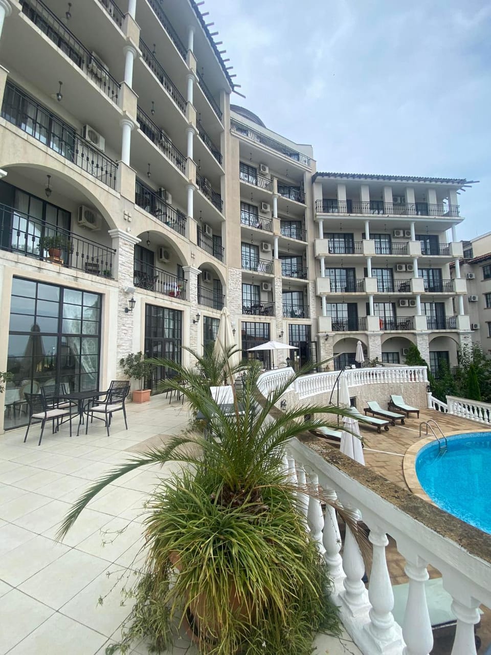 Property building, Day, Balcony/Terrace, Pool view, Swimming pool, sunbed