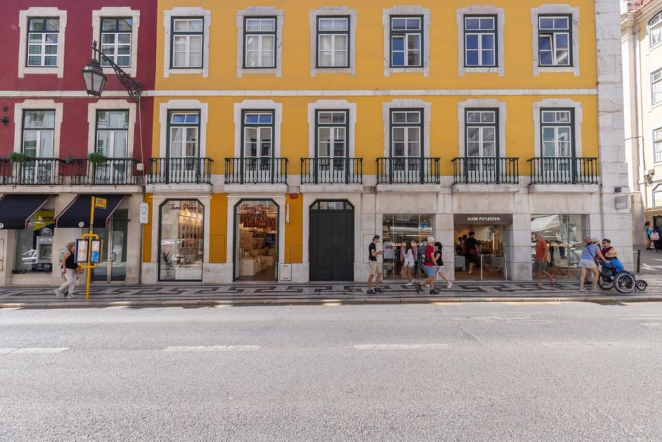 Property building, Day, Neighbourhood, Street view, Location