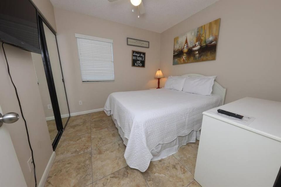 3 Bedroom Condo At Shoalwater with 2 Outdoor Pools, Heated Indoor Pool, BBQ Grills, Beach Access, Basketball and Tennis Courts Apartment in Orange Beach