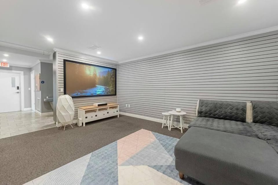 Plush 2 Bed Getaway With 100 Inch Projector & Sectional Apartment in Jacksonville