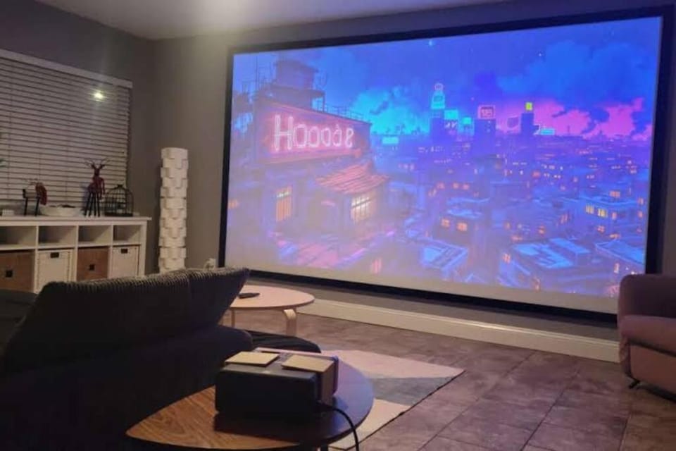 Relaxing 3-Bedroom With 150 Inch Projector & Pool Table House in Jacksonville