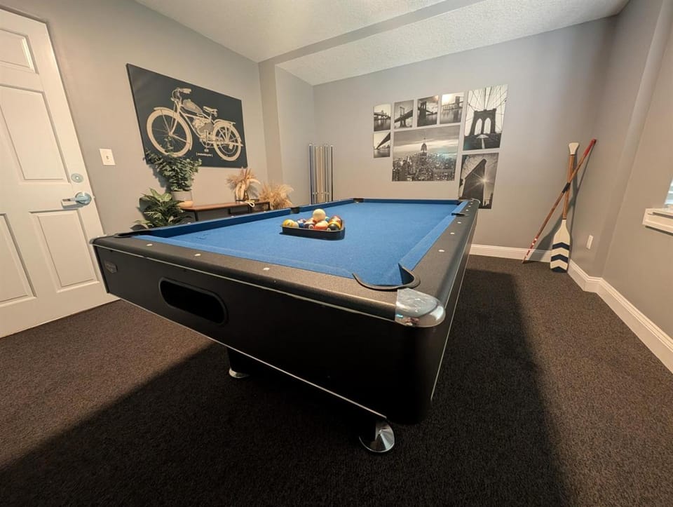 Spacious Retreat Projector & Pool Table House in Jacksonville
