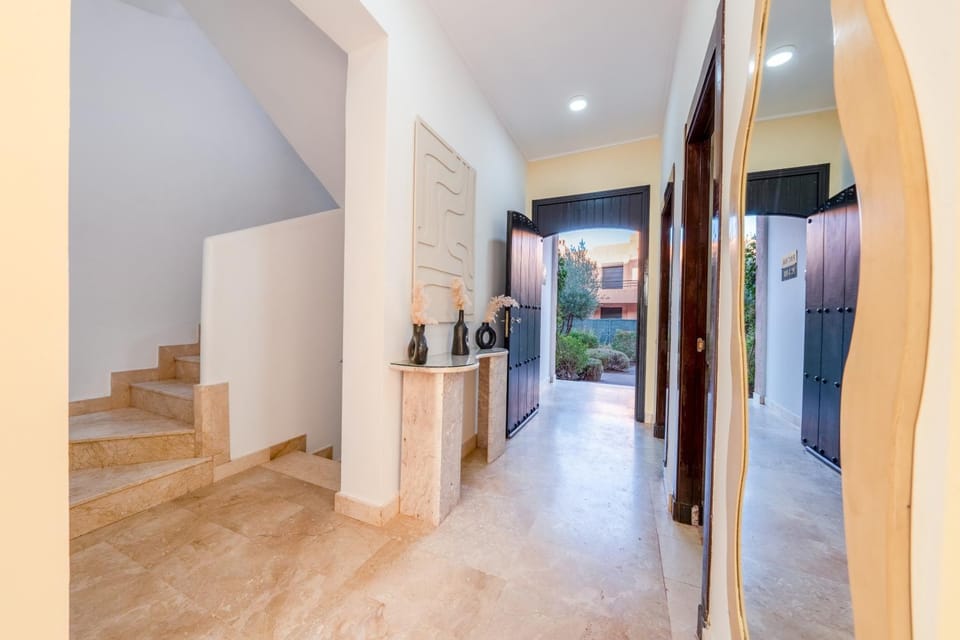 Kitchen or kitchenette, minibar