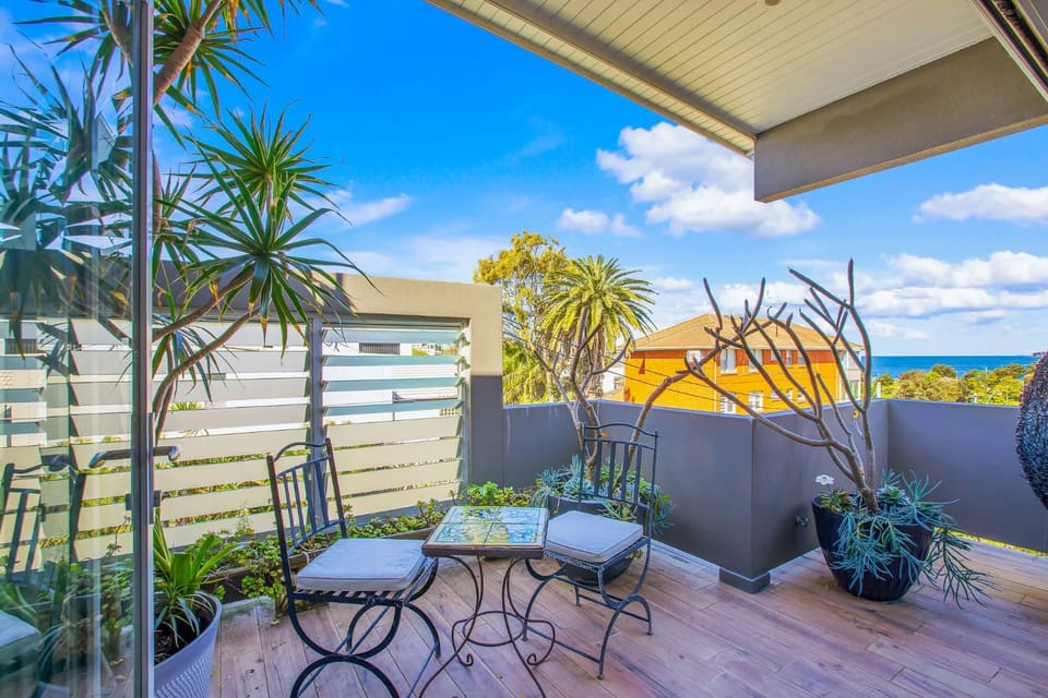Clovelly Beach Escape - Walk to Beach - AC and Parking included House in Sydney