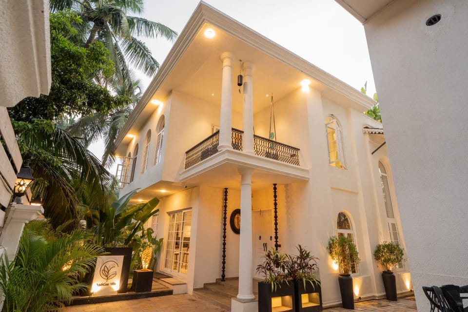 Property building, Facade/entrance, Day